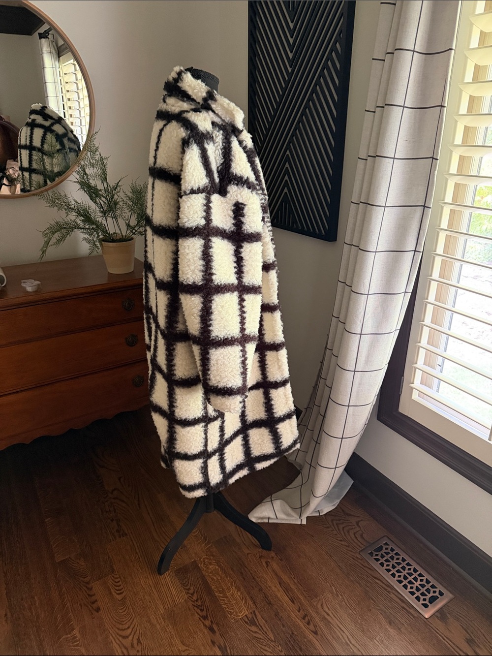 DAVI & DANI Cream and Black Plaid Teddy Coat medium - Picture 3 of 14